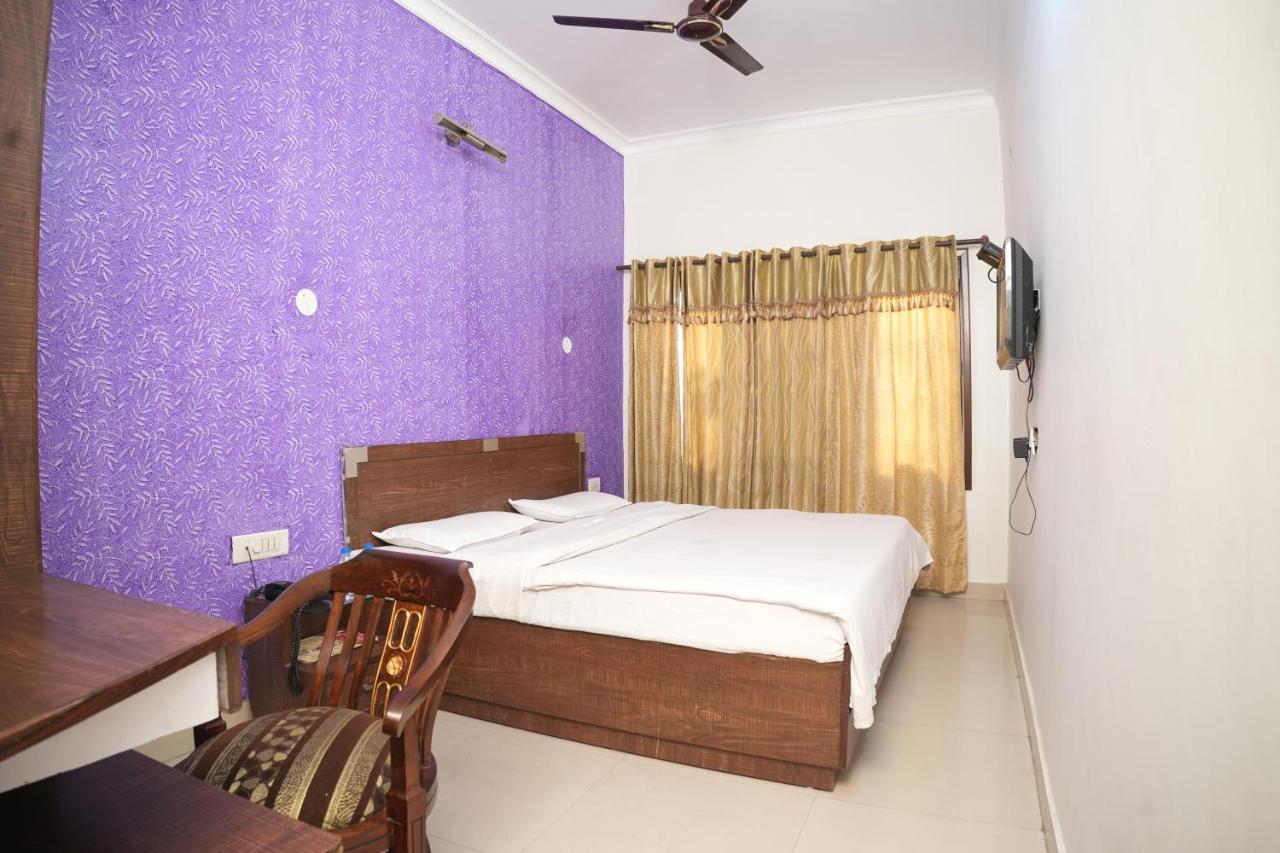 Hotel Holiday Comfort Amritsar Exterior foto